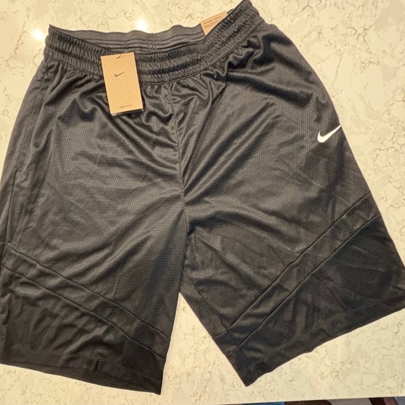 Men’s Nike Shorts - Picture 2 of 4